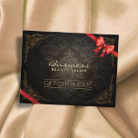 Postal Certificado de regalo de cinta roja de Damask con<br><div class="desc">Tarjetas postales de los certificados de regalo de cinta roja de damasquinados con marco de época.</div>