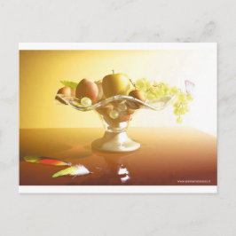Postal Cesta de vidrio con frutas y mariposa
