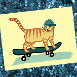 Postal ¡Chequea a Meowt! Skateboarding Tabby Cat PERSONAL<br><div class="desc">¡CHECK MEOWT! ¿Has visto alguna vez a un gato de patinaje? PERSONALIZAR agregando tu propio texto si lo deseas. Revisa esta graciosa tarjeta de gato y revisa mi tienda para ver más artículos como tazas,  pegatinas y más. Y por supuesto más cosas de gatos también.</div>