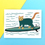 Postal ¡Chequea a Meowt! Surfer Tabby Cat PERSONALIZAR IT<br><div class="desc">¡CHECK MEOWT! ¿Has visto un gato surfista alguna vez? PERSONALIZAR agregando tu propio texto si lo deseas. Revisa esta graciosa tarjeta de gato y revisa mi tienda para ver más artículos como tazas,  pegatinas y más. Y por supuesto más cosas de gatos también.</div>