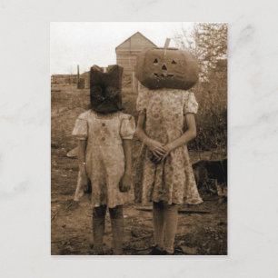 Postal Chica de calabaza con saco negro