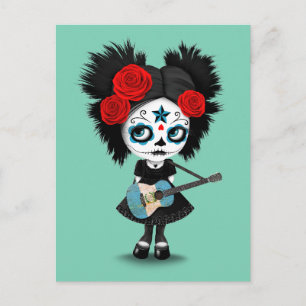 Postal Chica de cráneo de azúcar toca guitarra con bander