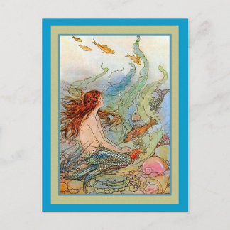 Postal Chica de la sirena en el mar con los pescados y