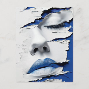 Postal Chica de Labios Azules Bajo Pintura Agrietada
