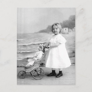 Postal Chica de principios del siglo XIX con su muñeca