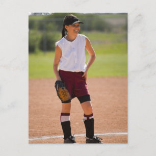Postal Chica disfrutando jugando al béisbol