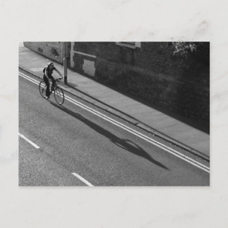 Postal Chica en bicicleta BW