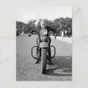 Postal Chica montando motocicleta, 1937