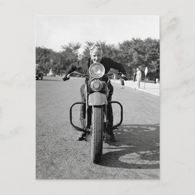 Postal Chica montando motocicleta, 1937 (Anverso)