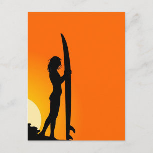 Postal Chica surfista al atardecer