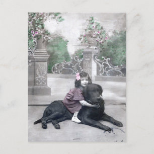Postal Chica y su perro