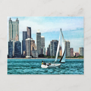 Postal Chicago IL - Barco de vela contra el Skyline de Ch