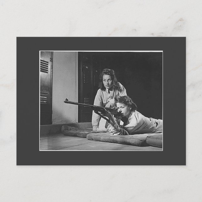 Postal Chicas con armas, años 40 (Anverso)