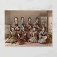 Chicas de Geisha jugando instrumentos musicales