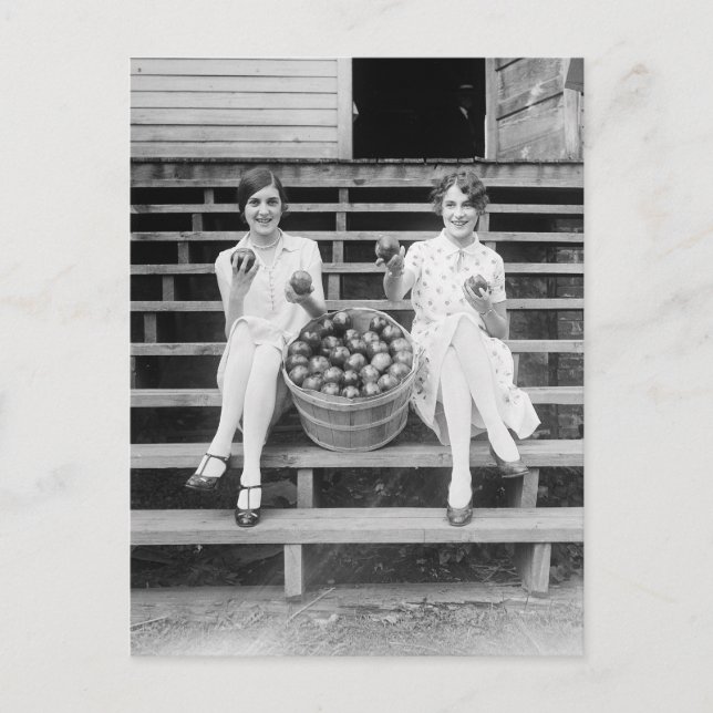 Postal Chicas de la cosecha de manzanas, 1927 (Anverso)
