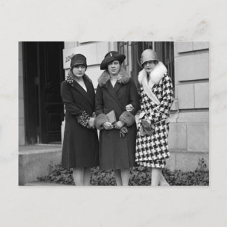 Postal Chicas del Flapper, Gorras del Cloche de los años
