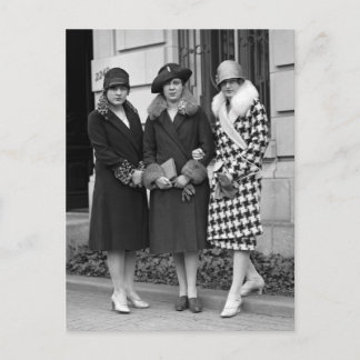 Postal Chicas del Flapper, Gorras del Cloche de los años