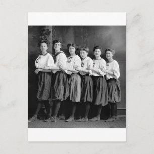 Postal Chicas en Bloomers, a principios del siglo XX