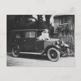 Postal Chicas En Viejo Coche Imagen En Blanco Y Negro - P