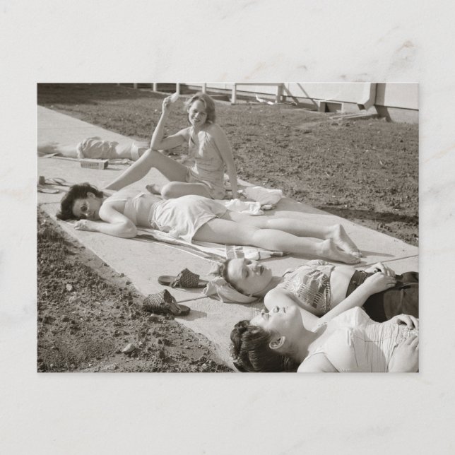 Postal Chicas Sunbathing, 1943 (Anverso)