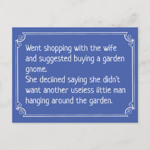 Postal Chiste divertido de jardinería. Gnomo de jardín