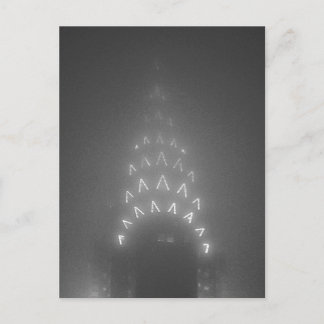 Postal Chrysler Buiding en la niebla