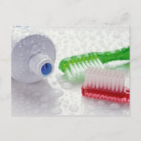 Cierre de pasta dental y cepillos de dientes cubie