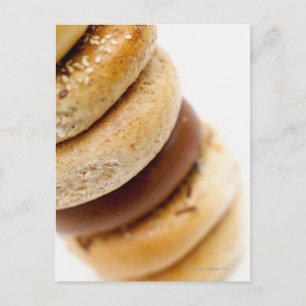 Postal Cierre de una pila de bagels variados