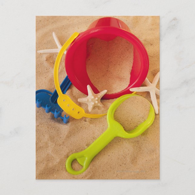 Postal Ciérrese para arriba de juguetes en la arena (Anverso)