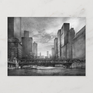 Postal City - Chicago, IL - Mirando hacia el futuro BW