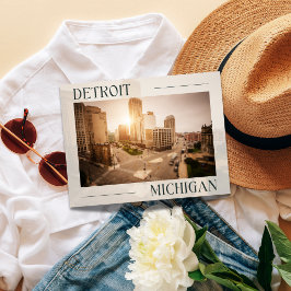 Postal Cityscape Charm: Impresiones de Detroit