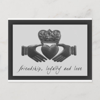 Postal Claddagh irlandés, amistad, lealtad y amor
