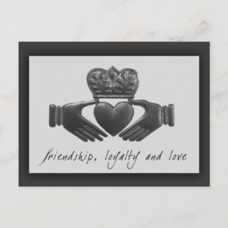 Postal Claddagh irlandés, amistad, lealtad y amor