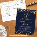 Postal Clase Naval de Reunión Estrellas de Oro Azul Año c<br><div class="desc">Invitación postal de clase moderna y elegante para cualquier reunión de año (mostrada durante 10 años) con estrellas y luces doradas, tipografía de escritura manuscrita elegante y un fondo de color personalizado (mostrado en azul marino) que puede cambiar al color de la escuela o al color del tema fiesta. Todo...</div>