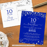 Postal Clase Reunión Estrellas azules reales de cualquier<br><div class="desc">Invitación postal moderna y elegante de la reunión de clase para cualquier reunión de año (mostrada para 10 años) con estrellas y luces plateadas, tipografía de escritura manuscrita elegante y un fondo de color personalizado (mostrado en azul real) que puede cambiar al color de la escuela o al color del...</div>