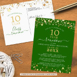 Postal Clase Reunión Green Gold Stars Lighars<br><div class="desc">Invitación postal moderna y elegante de la reunión de clase para cualquier reunión de año (mostrada por 10 años) con estrellas y luces doradas, tipografía de escritura manuscrita elegante y un fondo de color personalizado (mostrado en verde) que puede cambiar al color de la escuela o al color del tema...</div>