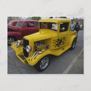 Postal Coche amarillo negro con llamas
