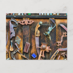 Postal Colección de antigüedades en la pared