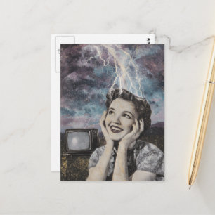 Postal collage electrizante de cielo azul y púrpura femen
