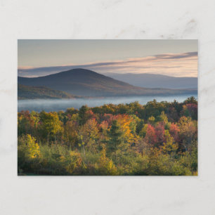 Postal Colores de otoño en las montañas blancas