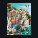 Postal Coloridas Cinque Terre, Italia - Foto de Personali<br><div class="desc">Envíe un pedazo de la Riviera italiana con esta postal de Cinque Terre totalmente personalizable. La parte delantera cuenta con una impresionante foto de los icónicos pueblos coloridos encaramados sobre acantilados con vistas al Mediterráneo, con el texto "Cinque Terre, Italia". En la parte posterior, agregue su mensaje de saludo personal,...</div>