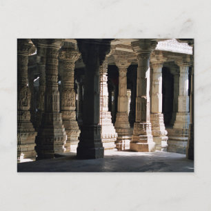 Postal Columnas y sombras del templo de mármol tallado