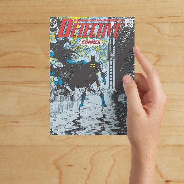 Postal Comics de detectives #587 (Person holding postcard)