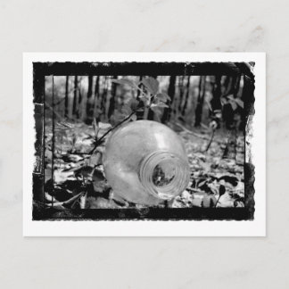 Postal con botella de tierra