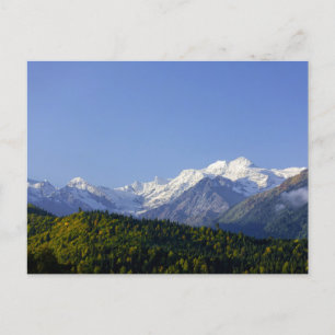 Postal con cubierta de nieve de las montañas del G