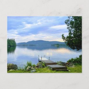 Postal con Kayaks sobre el lago Adirondack y las m