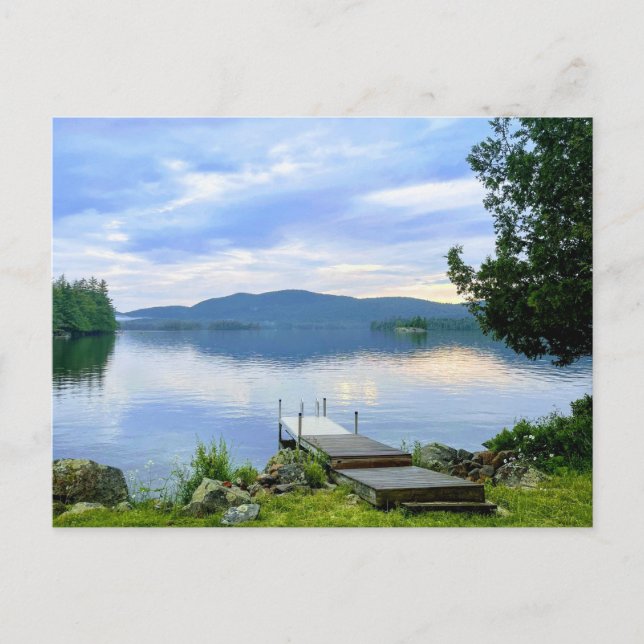 Postal con Kayaks sobre el lago Adirondack y las m (Anverso)