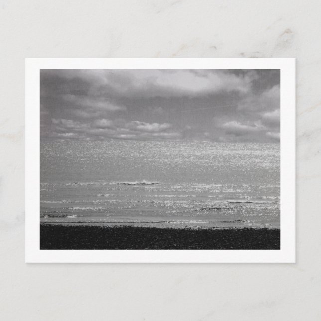 Postal con mar blanco y negro y postal. (Anverso)