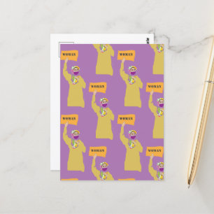 Postal con mujer afgana sosteniendo cartel de prot