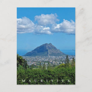 Postal con vistas a las montañas y las nubes de Ma